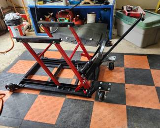 Pit Bull motorcycle lift