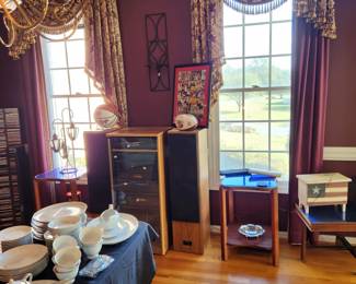 Pioneer stereo equipment: PL-203AZ turntable, RX-731 receiver components, PD-M430 CD, CS-J821T floor speakers (LOUD)