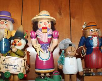 nutcrackers (school teacher German)