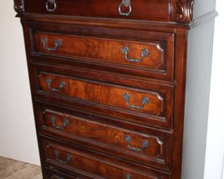 chest of drawers