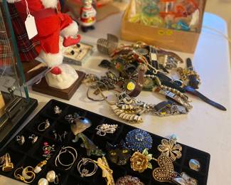 Costume jewelry 
