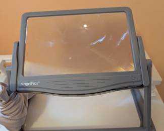 Brookstone Magnifier. Adjustable & Lights Up