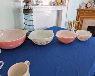 Set of four Pyrex Gooseberry Cinderella Bowls