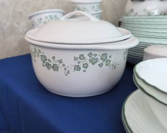 Corelle Stoneware Callaway Ivy Pattern 1.5 qt casserole 