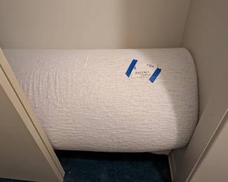 Full Bed Thick Mattress Topper. Like New. 