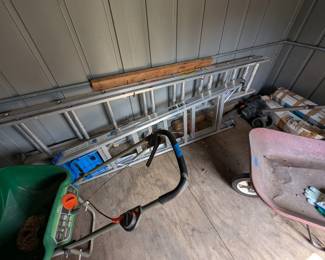 Keller Aluminum Ladders
16' Extension Ladder
6' Step Ladder
