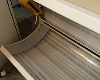 TANNING BED