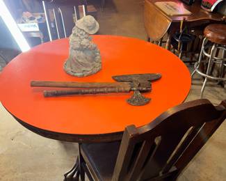 VINTAGE TABLE