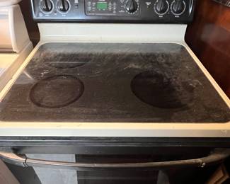 Smooth top stove. Works great.