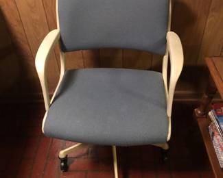 Nice Mid-Century Swivel Chair