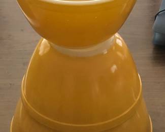 Nice vintage Pyrex