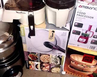 Lots & Lots of kitchen appliances 
