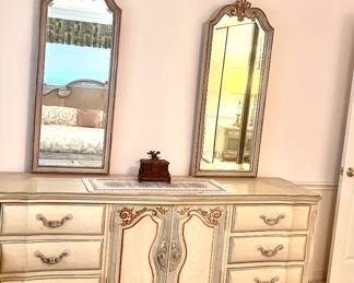 Vintage French Provincial dresser w/mirror