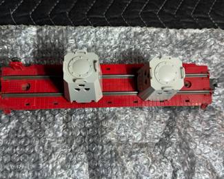 postwar Lionel flat car with radioactive waste beacons live rail, beacons light up