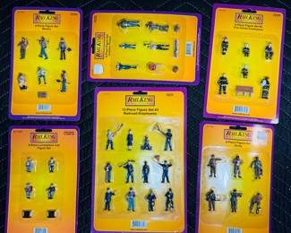 five pack of O scale people from Railking