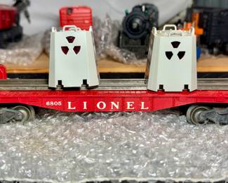 postwar Lionel flat car with radioactive waste beacons live rail, beacons light up