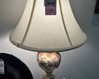 Floral Urn Shaped Table Lamp (A)