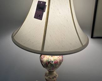 Floral Urn Shaped Table Lamp (B)