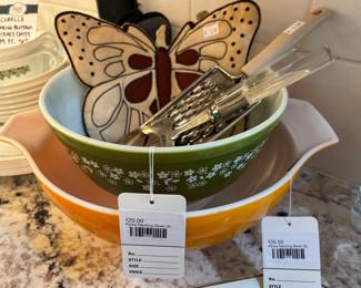 Pyrex Nesting Bowl (A), Pyrex Nesting Bowl (B)