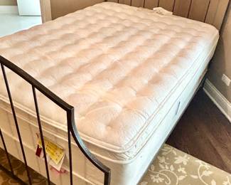 Full Classic pillowtop Beautyrest Vanderbilt Mattress Set $300
Full Metal bed Frame $295