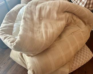Custom made Full quilt with covered buttons $100