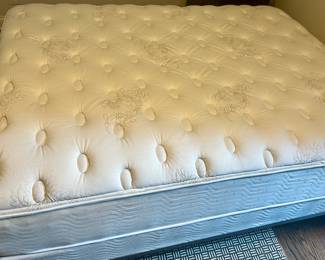 Full Classic pillowtop Beautyrest Vanderbilt Mattress Set $300