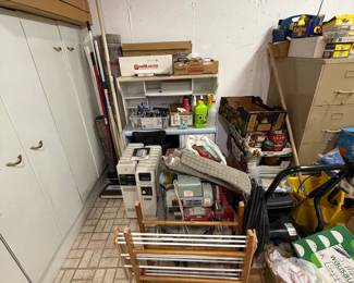 Garage & Workshop Lot – Tools, Storage, and Home Organization
Assorted garage and utility items including a wooden drying rack, portable heaters, toolboxes, organizers, and household storage supplies. Great for DIY projects, home maintenance, and workshop use.