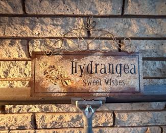 hydrangea wall art, rustic floral sign, shabby chic cottage décor, farmhouse wall hanging, garden room accent.
