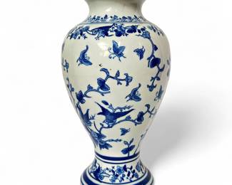 De Chang Tao Ci Porcelain Vase w/ Blue Butterflies & Flowers
