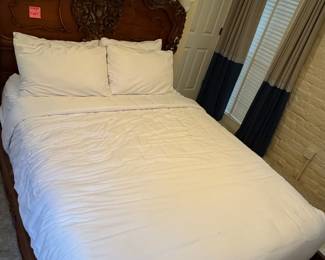 Walnut French Rococo Carved Panel Queen/Full Bed