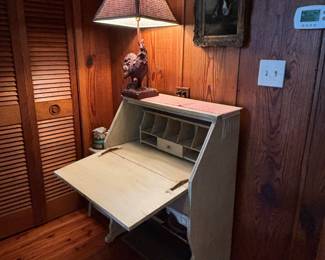 Secretary  and dimmable Rooster lamp 