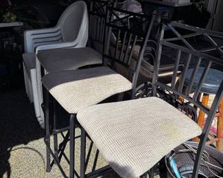3 bar stools