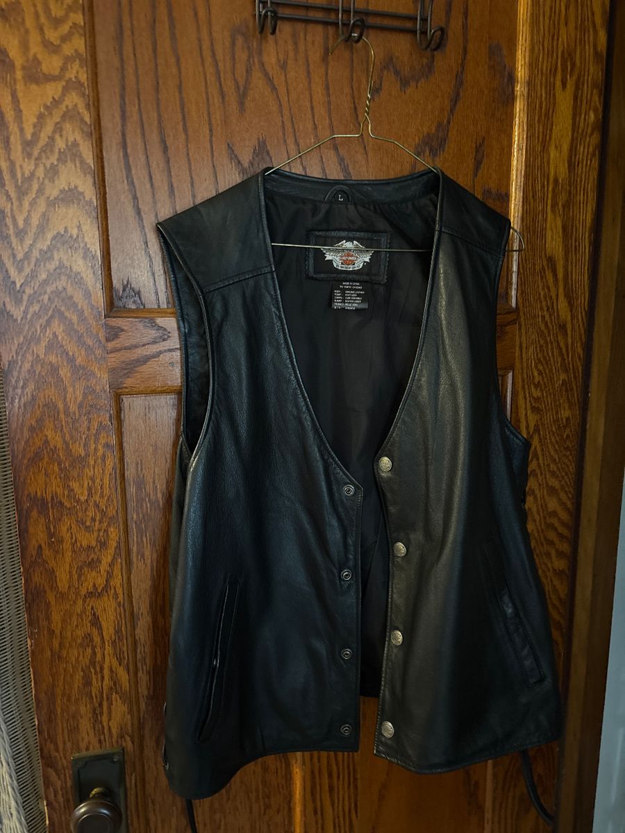 Like New Authentic Leather Harley Vest L
