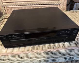 Sony
Compact 5 disc player
CDP-C265