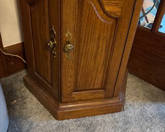 Pair of Vintage Oak Hexagon shaped end tables w/storage cabinet (1 of 2)
23x23x23