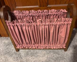 Wooden magazine holder
18x5x16