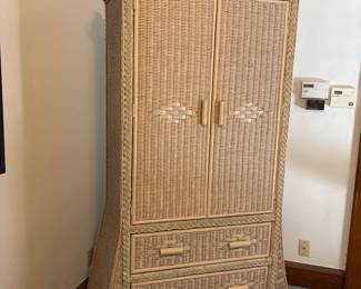 Cabinet
Part of Vintage 7 pc wicker sunroom Set
36 x 20 x 74
