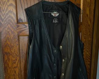 Like New Authentic Leather Harley Vest L