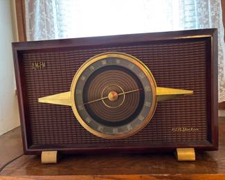 Vintage Art Deco MCM 1950’s? RCA Victor AM/FM tube Radio - UNTESTED
“Livingston” Model 6-RF-8 or 6-RF-9
Mahogany wood cabinet
Distinctive brass bezel around the dial
The transparent dial ring is edge lighted - really cool looking in low light