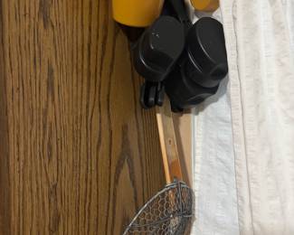 Fry Spatula
Measuring cups