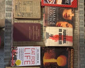 Lots of Books
Many many many Cookbooks
Lots of Genres
Antique to Vintage to Modern