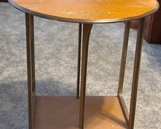 Wonderful small spaces MCM double drop leaf table 18x18 x22 w/leaves extended
Particle board and wood
Stenciled