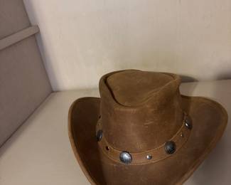 Minnetonka Genuine Leather
“The Outback”
Buffalo Nickel Hat
Size Large