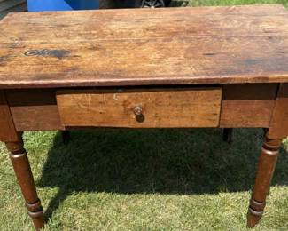 416 Vtg Walnut Table  Accessories 
