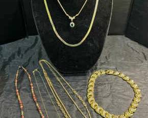 565 Gorgeous Golden Necklaces