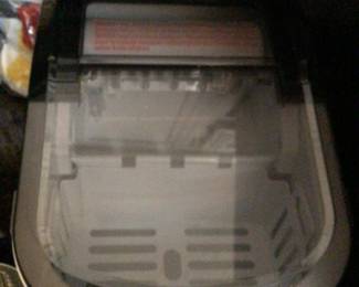 Portable ice maker