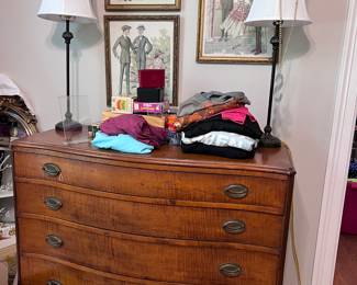 Serpentine Chest of Drawers