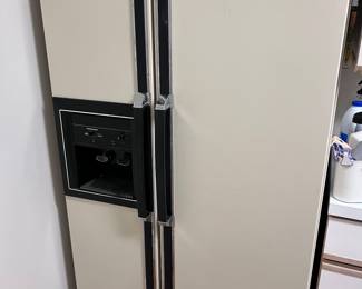Refrigerator 