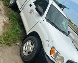 2000 Toyota Tacoma with only 135k miles
Works perfect 
Price $5000 or OBO