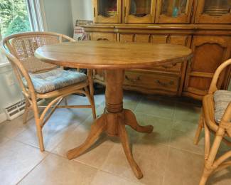 001	Dropleaf Table	36" Round